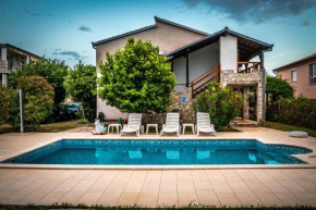Lovely, big, apt1 with privat pool